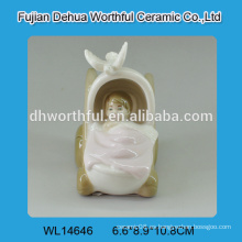 2015 porcelana blanca artesanía de cerámica bebé figurillas en la cuna